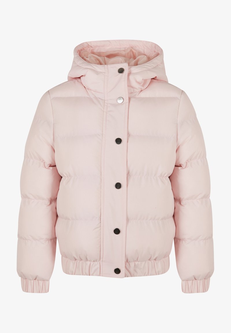 Rožinė pūkinė striukė su užsegamu gaubtu, pasižyminti siuvinėtu raštu, juodais mygtukais ir elastingais rankogaliais bei apačia, užtikrinančiais tvirtą prigludimą.