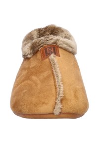 Tan suède slipper met een zachte bontmanchet, voorzien van een bruin leren patch met logo en contrasterende, gestructureerde stikking in het midden.