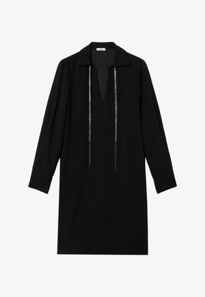 Czarna sukienka z kołnierzykiem, długimi rękawami i dekoltem w serek. Z przodu ozdobne troczki z koralikami. Gładka tekstura.