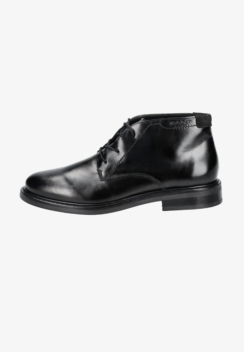 Schwarze Leder-Ankle-Boots mit Schnürung, glatte Oberfläche und einem niedrigen, gestapelten Absatz, seitliche Ansicht vor einem weißen Hintergrund.