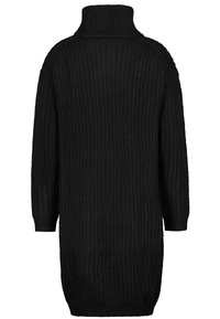 Schwarz oversized gestrickter Pullover mit hohem Kragen, langen Ärmeln und strukturiertem Rippmuster, das hinten bis zur Mitte des Oberschenkels reicht.