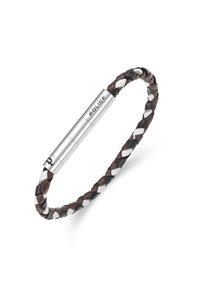 Bracciale in pelle intrecciata nei colori marrone, nero e bianco, con un fermo in argento con incisione "POLICE" per una chiusura sicura.