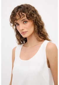 adL SLEEVELESS - Blusa - beige