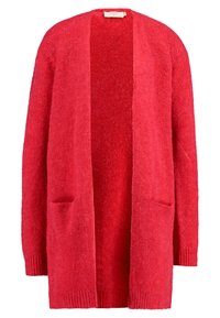 Röd stickad cardigan med öppen front, långa ärmar och två framfickor. Mjuk textur och ribbade manchetter. Inga knäppningar.