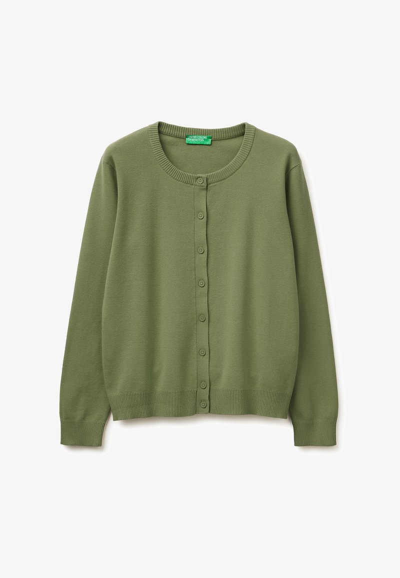 Długorękawowy kardigan oliwkowozielony zapinany na guziki, z prążkowanymi mankietami i dolnym brzegiem, okrągłym dekoltem oraz siedmioma guzikami z przodu.