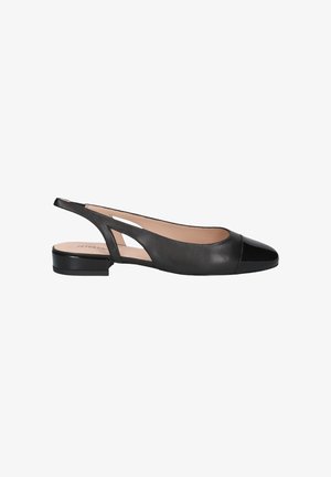 Chaussures plates slingback en cuir noir avec un bout rond, un embout en cuir verni brillant et un design découpé au niveau du talon. Talon bloc bas.