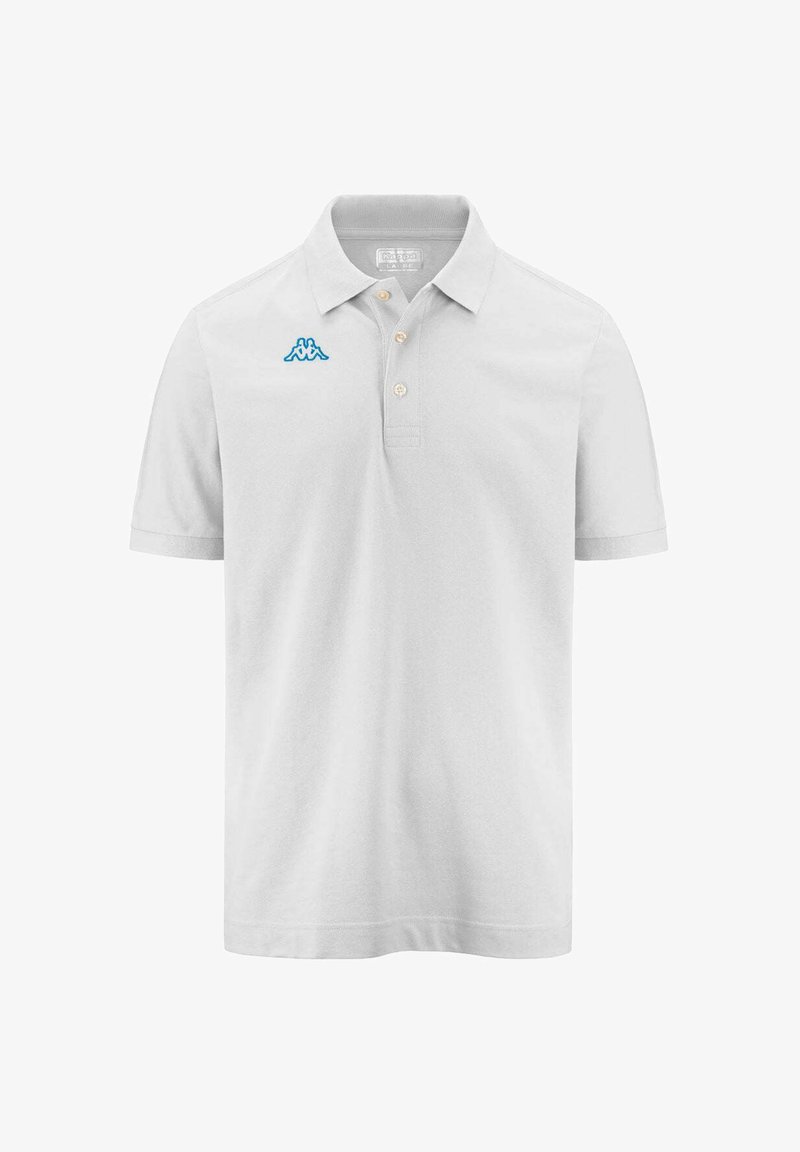 Polo shirt blanc en coton avec un col classique, featuring un logo Kappa brodé bleu sur la poitrine gauche, et quatre boutons.