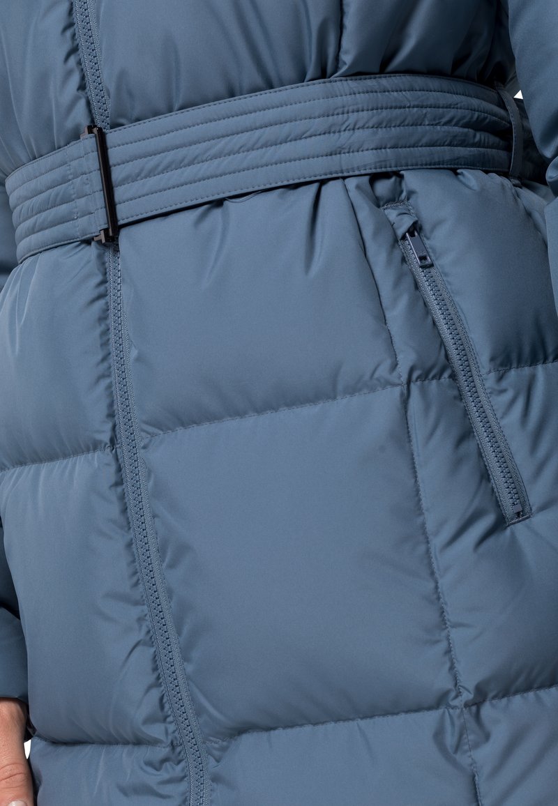Damen Sportbekleidung | Jack Wolfskin FROZEN LAKE COAT W Daunenmantel frost blue/blaugrau - YP03469 Damen Sportbekleidung | Jack Wolfskin FROZEN LAKE COAT W Daunenmantel frost blue/blaugrau - YP03469