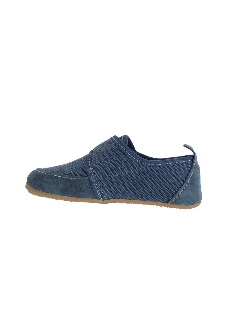 Blaue Slipper mit einem strukturierten Obermaterial aus gewebtem Stoff und Wildleder, leichter Nähte-Details und einer flexiblen Gummisohle.