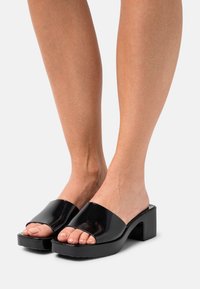 Madden Girl PALACEE - Mules de salto - black