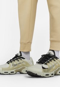 Nike Sportswear Träningsbyxor - beige