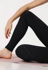 Nike Performance Leggings - black