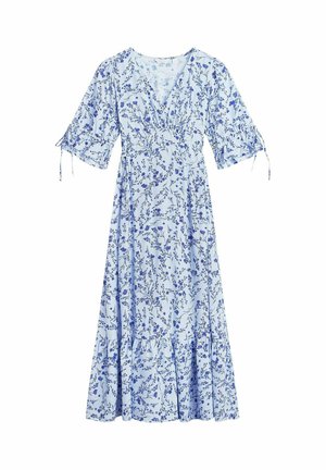 Lichtblauwe midi-jurk met paars bloemmotief, V-hals, driekwart mouwen met strikjes en een geplooide gelaagde rok.