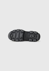 KARL LAGERFELD TREKKA MAX - Bottines compensées - black