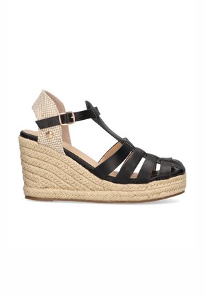 Sandalias de cuña de cuero negro con suela de yute trenzado, que presentan una correa en el tobillo, puntera abierta y un acento de tela de cuadro vichy en el talón.