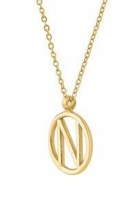 Guldhalskæde med en cirkulær vedhæng med et udskåret "N"-design, teksturerede kædeled og en poleret finish.