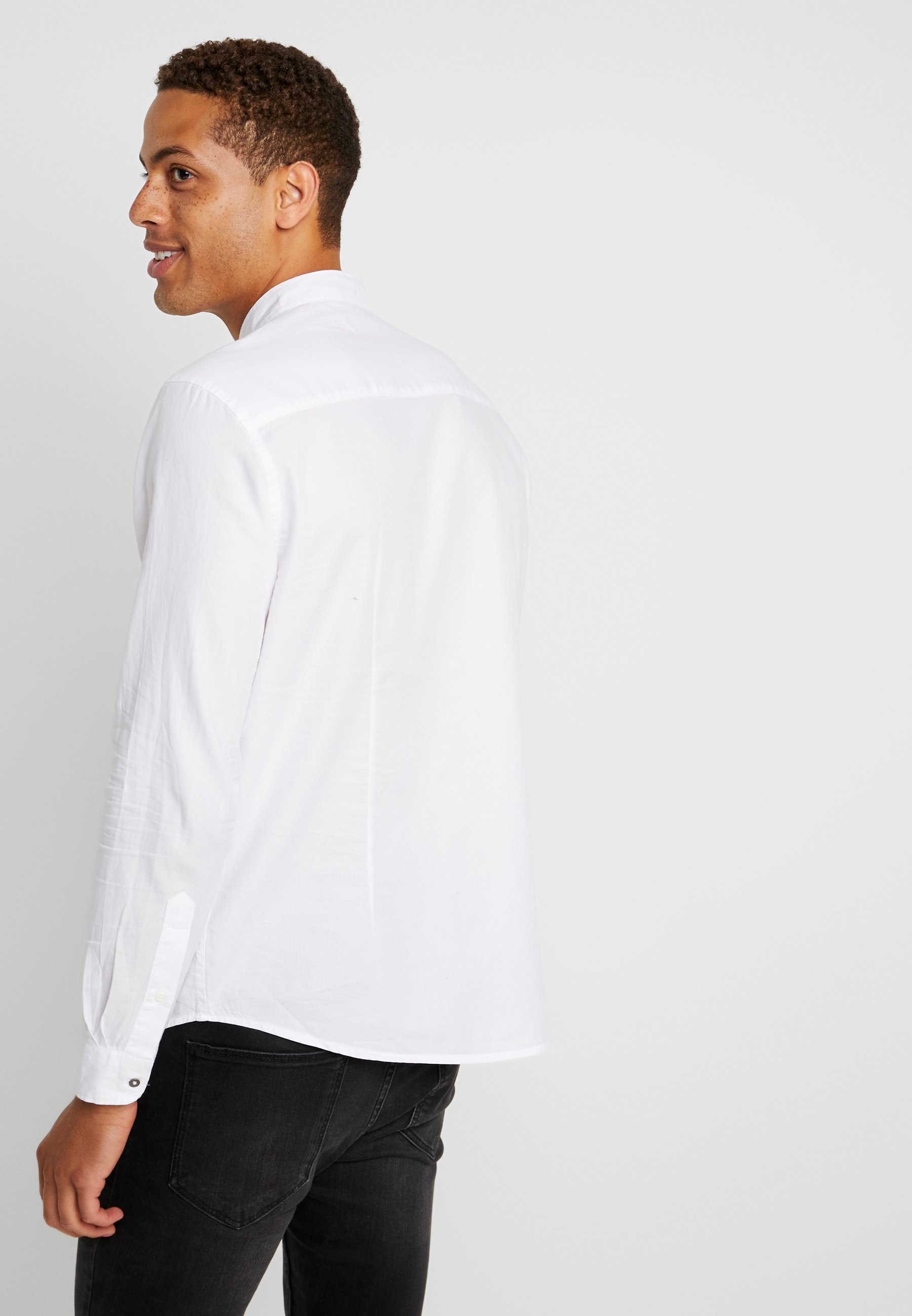 Piazza Italia CAMICIA Skjorte bianco Zalando.no Piazza Italia CAMICIA Skjorte bianco Zalando.no
