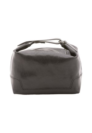Sac en cuir noir de forme rectangulaire, avec un fond plat, deux poignées et une fermeture éclair supérieure. Texture lisse avec un minimum de détails de couture.