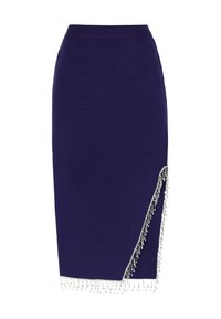 Jupe crayon en tricot de couleur violet profond avec un détail en franges diagonales en perles argentées le long de l'ourlet. Texture lisse, forme ajustée.