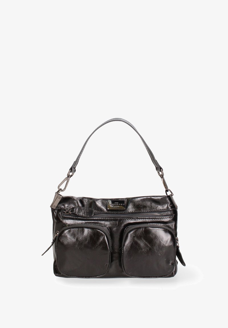 Borsa a mano in pelle nera con due tasche frontali con zip, una tracolla removibile e una superficie liscia. Presenta una forma rettangolare e accenti metallici.