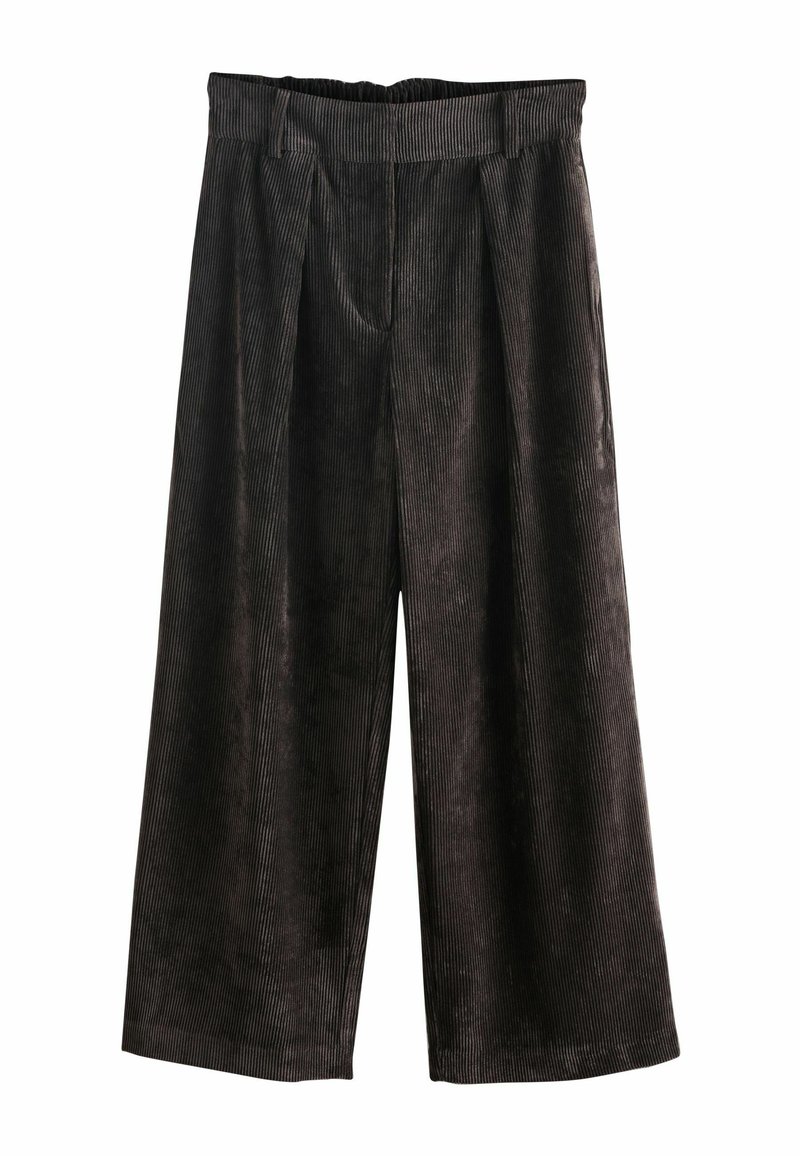 Pantalones de pana negros de pernera ancha con trabillas y pliegues frontales, diseñados para un ajuste relajado.