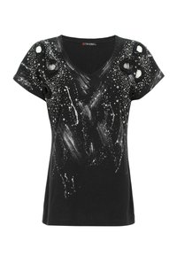 Camiseta negra con escote en V, con patrones de salpicaduras de pintura blanca, adornos circulares en los hombros y un corte relajado.