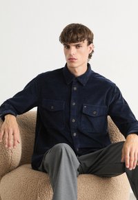 Tommy Hilfiger OVERSHIRT - Lichte jas - desert sky