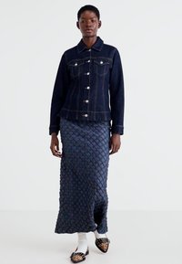 ONLY ONLFREDERIKKE SHAPED - Veste en jean - dark blue denim