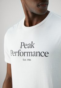 Peak Performance ORIGINAL TEE - Camiseta estampada - offwhite/black