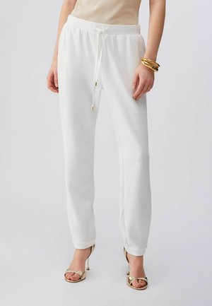 - Spodnie treningowe