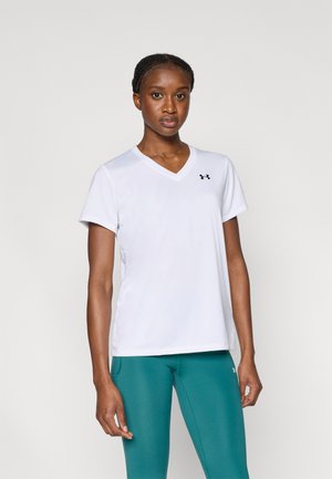 Wit sportief T-shirt met een V-hals, korte mouwen en een klein zwart logo op de linkerborst. Gemaakt van glad, ademend materiaal.