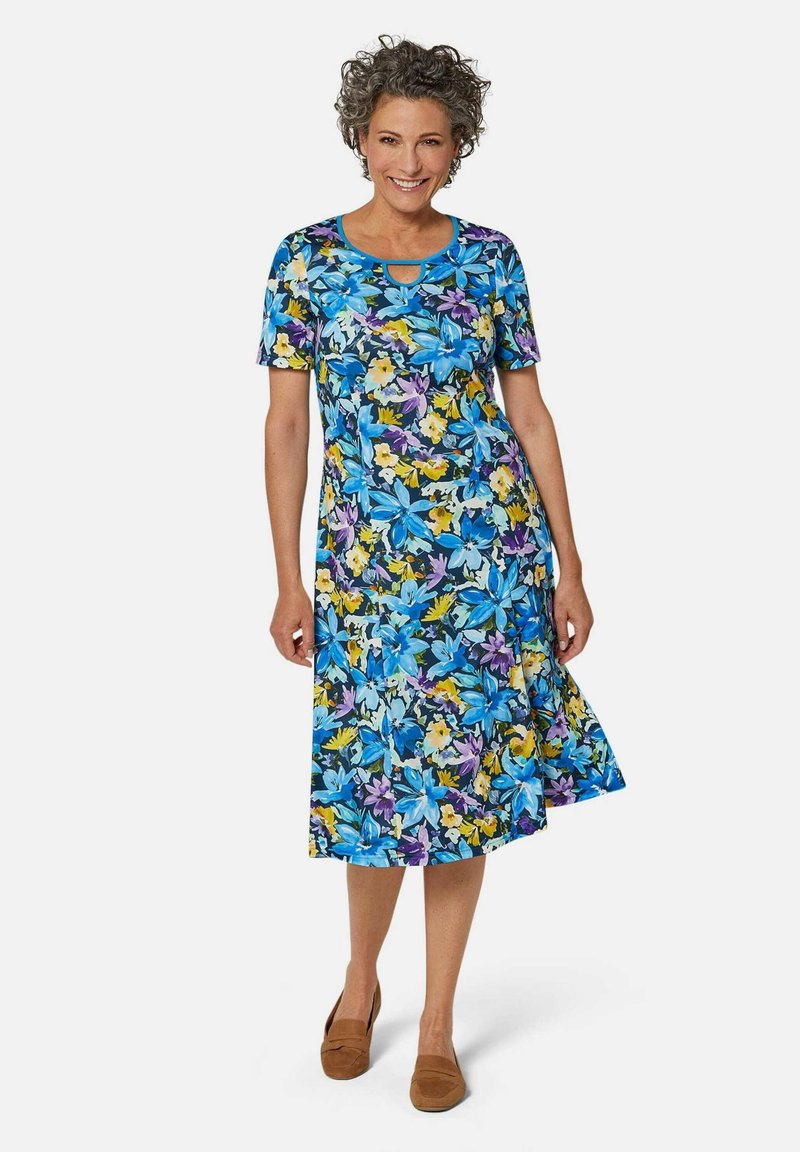 Blumenkleid mit blauer Grundfarbe und bunten Blumen, kurzen Ärmeln, rundem Ausschnitt und knielangem A-Linien-Schnitt.