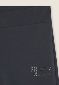 Pantalons de sport stretch gris foncé en tissu doux, dotés d'une large ceinture et d'un logo décoratif "FREDDY" en strass brillants sur le côté.