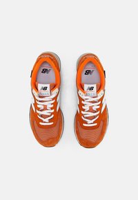 New Balance ML574 UNISEX - Sapatilhas - rust