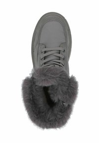 Grå ankelstøvle med en glat overflade, blødt pelskrave, rund tå og snørelukning. Sålen har tekstureret gummi for godt fæste.