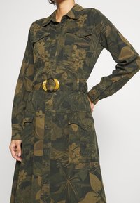 Desigual Denní šaty - olive