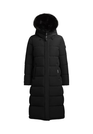 Schwarzer gepolsterter Mantel mit einer Kapuze aus Fellbesatz, der einen Reißverschluss vorne, seitliche Taschen und vertikale Nähte für mehr Struktur aufweist. Langes und warmes Design.