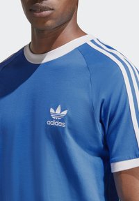 adidas Originals ADICOLOR CLASSICS 3-STRIPES - Marškinėliai su spaudiniu - blue bird