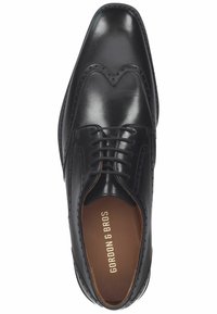 Scarpa da uomo in pelle nera con un design elegante, caratterizzata da una punta affusolata, decorazioni broguing e una finitura liscia. Logo all'interno della scarpa.