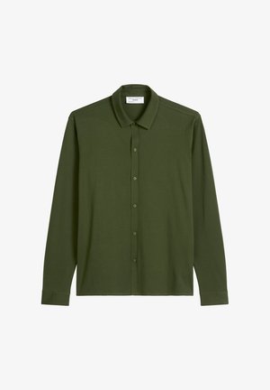 Ilgais rankovės marškiniai, užsegami mygtukais, alyvuogių žalios spalvos, pagaminti iš minkštos, glotnios medžiagos. Su klasikine apykakle ir priekiniais mygtukais, kurių spalva derinama.