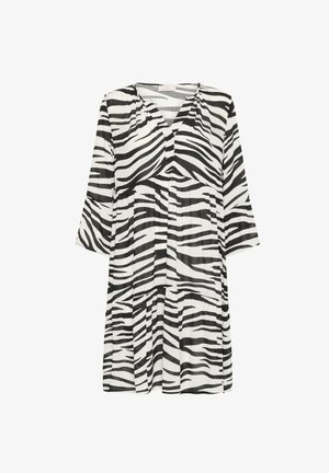 Haljina sa uzorkom zebre u crnoj i bijeloj boji, s V-izrezom, rukavima do tri četvrtine i opuštenim, lepršavim krojem s plisama.