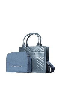 Sac fourre-tout synthétique bleu matelassé avec des poignées doubles, comprenant une petite trousse bleue avec un logo blanc, et une sangle à motifs.