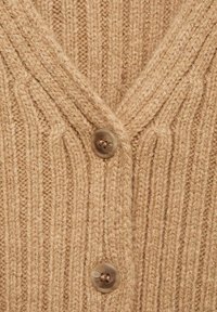Mango V-NECK - Vesta na kopčanje - brown