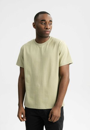 MELA SCHWER PRAVIN - T-shirt basic - tea leaf