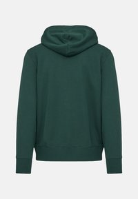 Mørkegrøn hættebluse med en blød tekstur, ribbede manchetter og kant. Simpelt design uden synlige logoer eller mønstre.