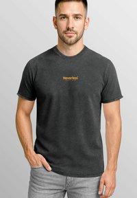 Charcoal gray cotton t-shirt with short sleeves, featuring an orange "Neverless Beach Club" graphic on the front. Casual fit design.