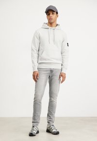 Calvin Klein Jeans BADGE HOODIE - Felpa - lunar rock