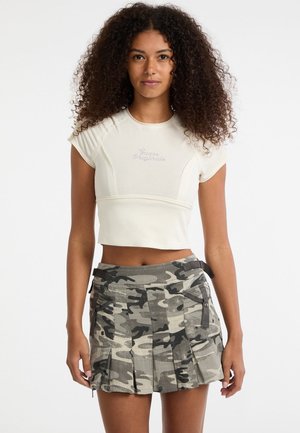 - T-shirt z nadrukiem