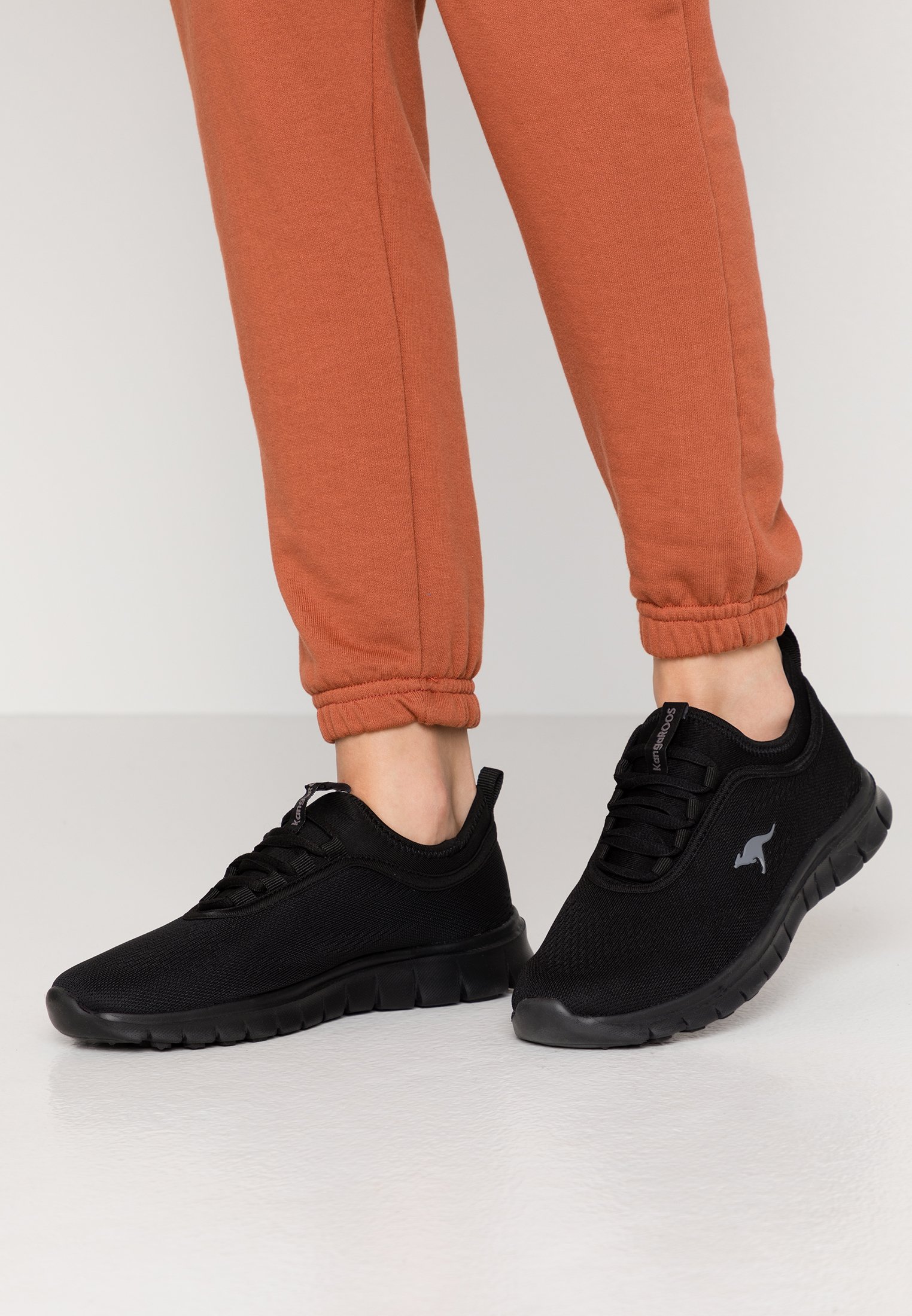 KangaROOS K RUN NEO Joggesko jet blackmono Zalando.no KangaROOS KR ARLA Joggesko jet blackmonosvart Zalando.no