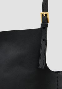 Thumbnail Image 9